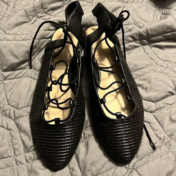 Nine West lace up ballet flats size 9, medium - Picture 2 of 7